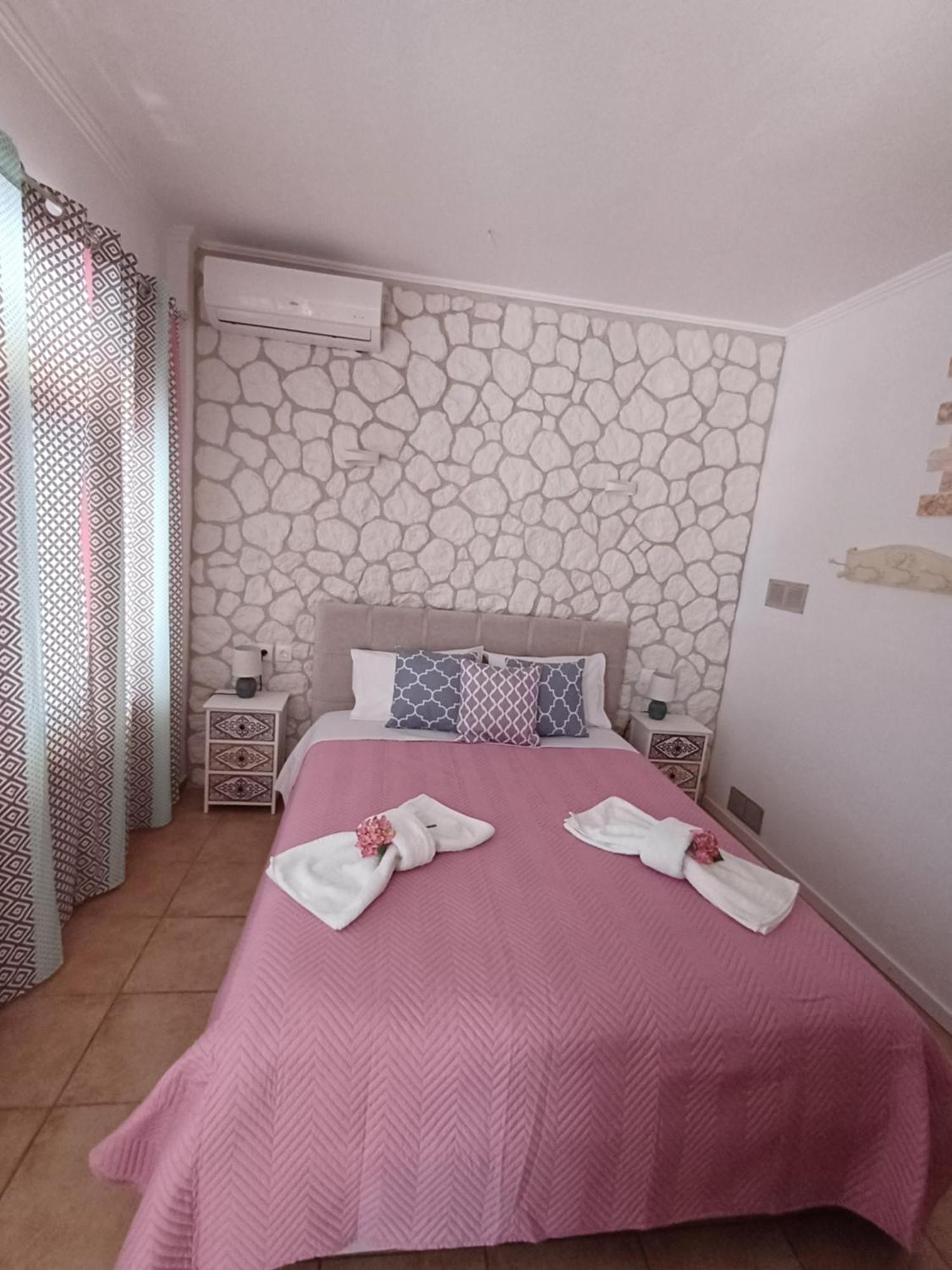 Kiki'S Apartments Barbati Bagian luar foto