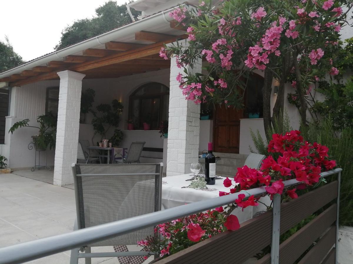 Kiki'S Apartments Barbati Bagian luar foto