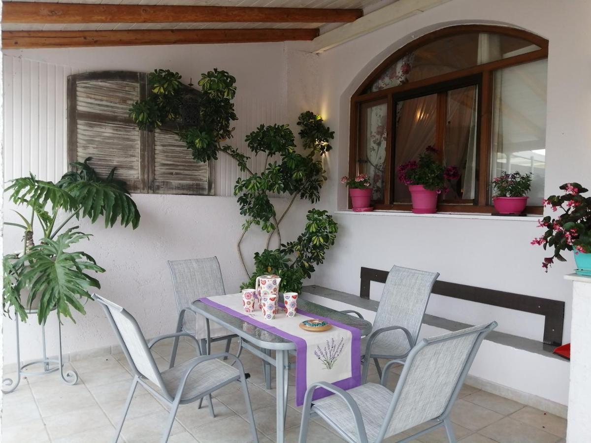Kiki'S Apartments Barbati Bagian luar foto